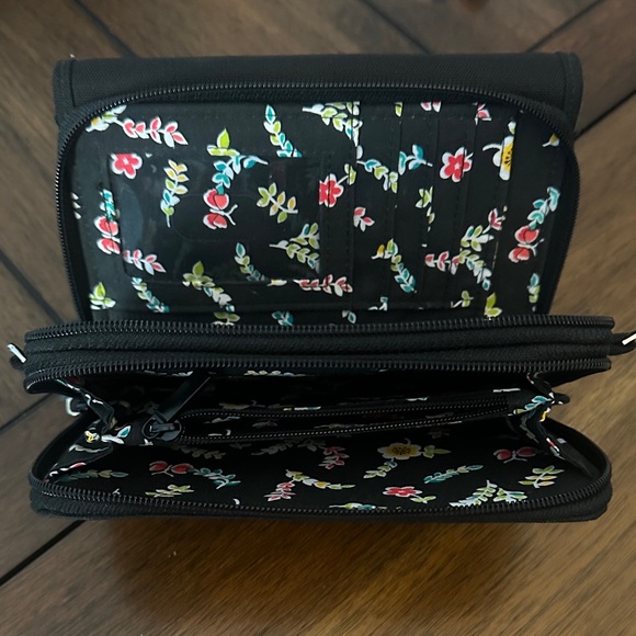 Vera Bradley EUC Black Nylon All-In-One Clutch Wallet (has D-rings for strap) - Picture 2 of 12